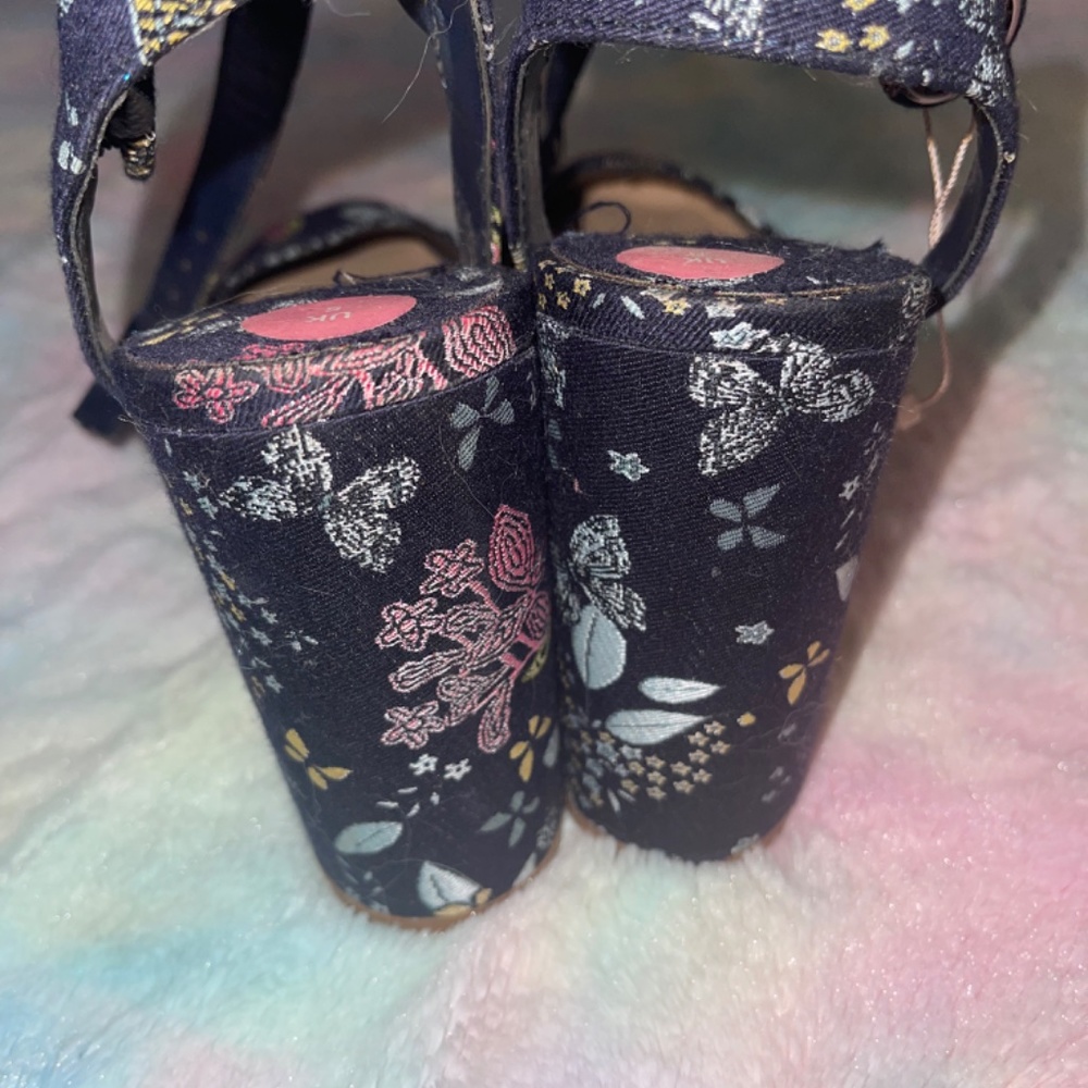 Butterfly heels - Picture 2 of 4